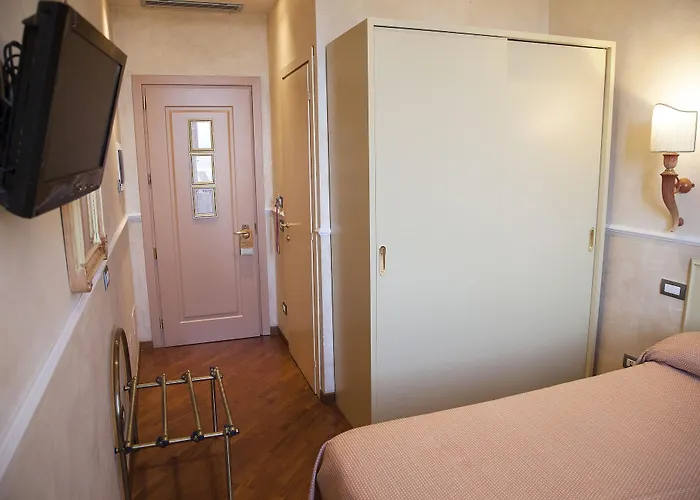 Hotel Aurora 3*