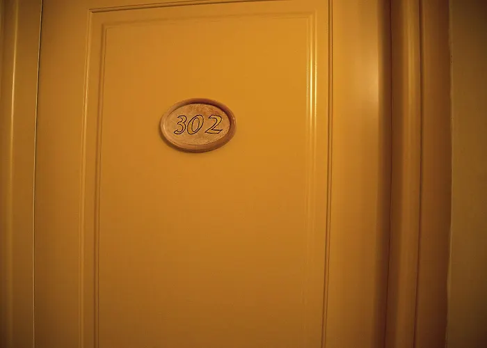 Aurora Hotel